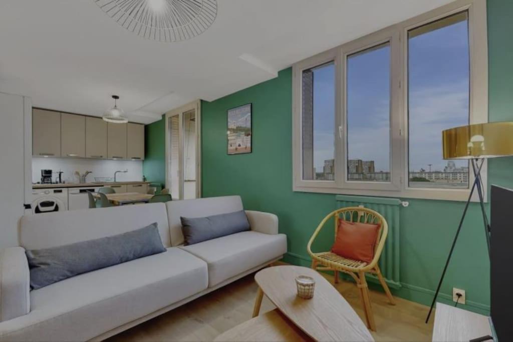 Neuf Pour 6, Parking Et Box, Au Calme * Villeurbanne